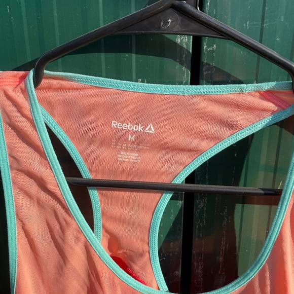 Women’s workout top, muscle top, Reebok brand, like new, medium, athletic shirt - Picture 2 of 4